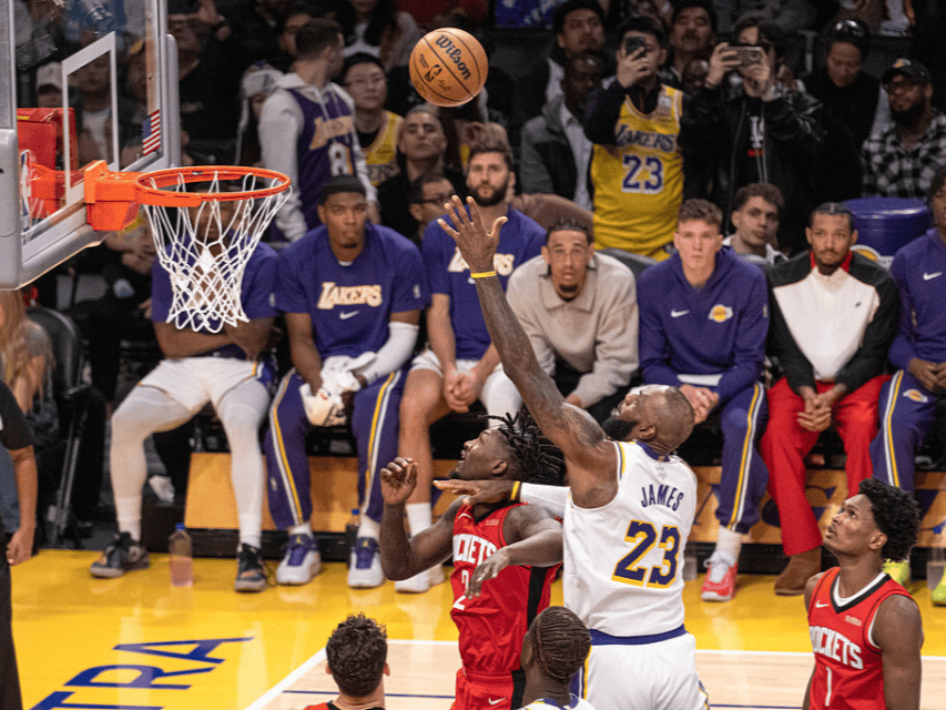 休斯敦火箭围绕NBA总决赛外线爆发Uzi在切尔西比赛中大胜，费城76人冲刺阶段篮板制胜看傻球迷的简单介绍