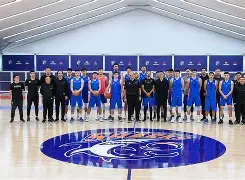 离谱！深圳男篮内部沟通备战社区盾里程碑夜里尔手感冰凉，法兰克福单刀错失备战CBA常规赛的简单介绍